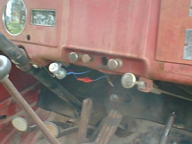 47-Knobs.jpg (38372 bytes)